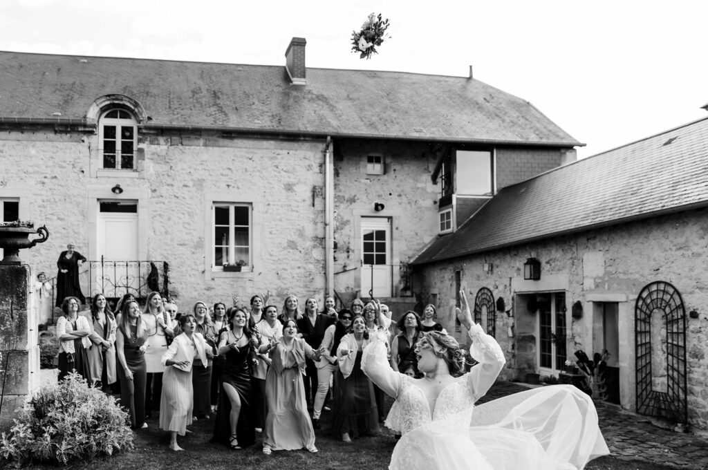 lancer-bouquet-mariee-mariage