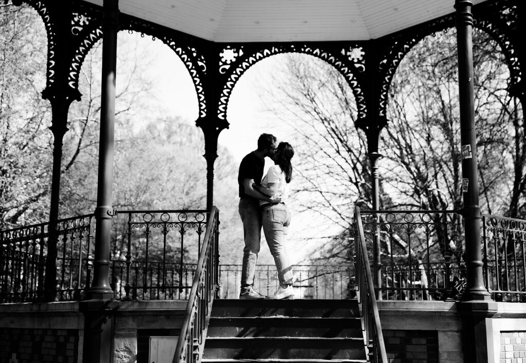 photo-couple-en-exterieur