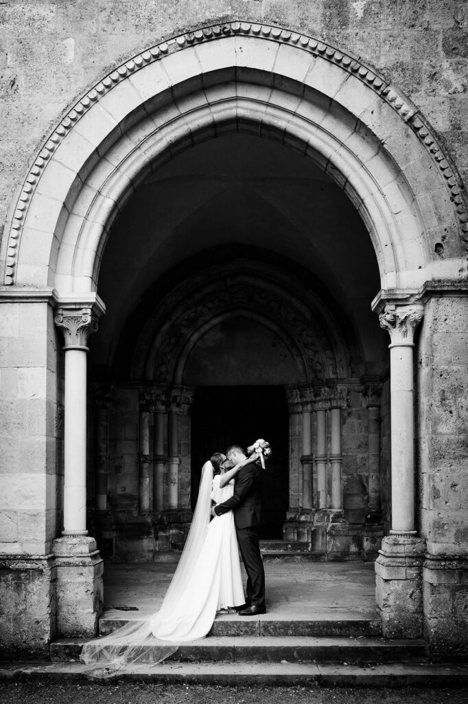 couple-eglise-mariage